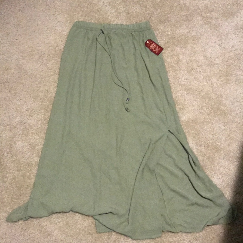 Long maxi green skirt